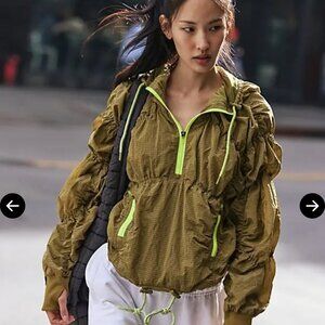 BNWT Free People Happy Camper Pullover Size Small in Martini Green